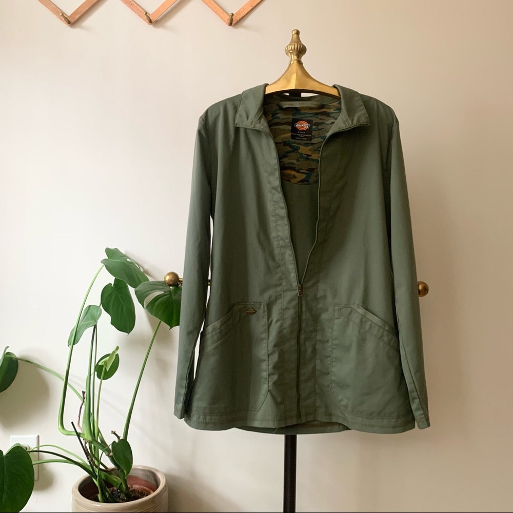 Dickies light jacket in olive green, sz S